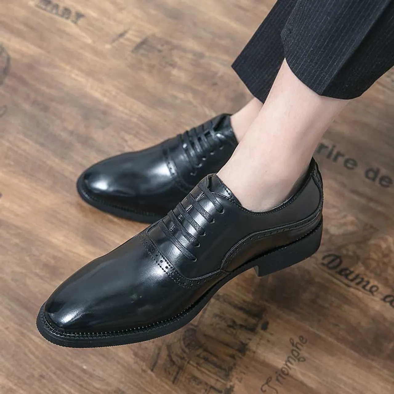 Black oxford dress shoe curved toe