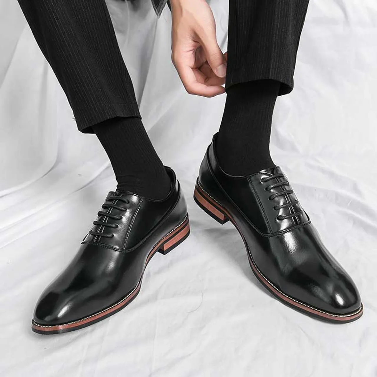 Black retro sewn accents oxford dress shoe