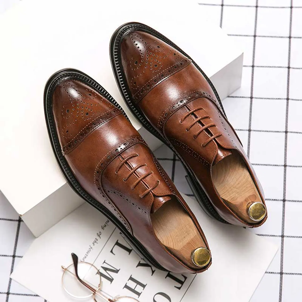 Brown cap oxford retro brogue dress shoe