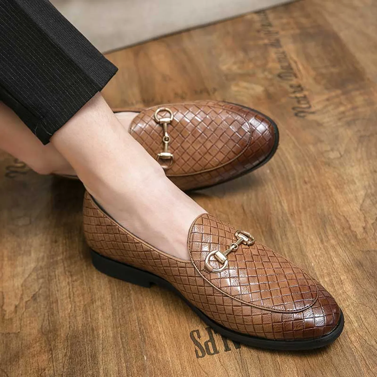 Brown retro weave accents metal buckle slip on dress shoe