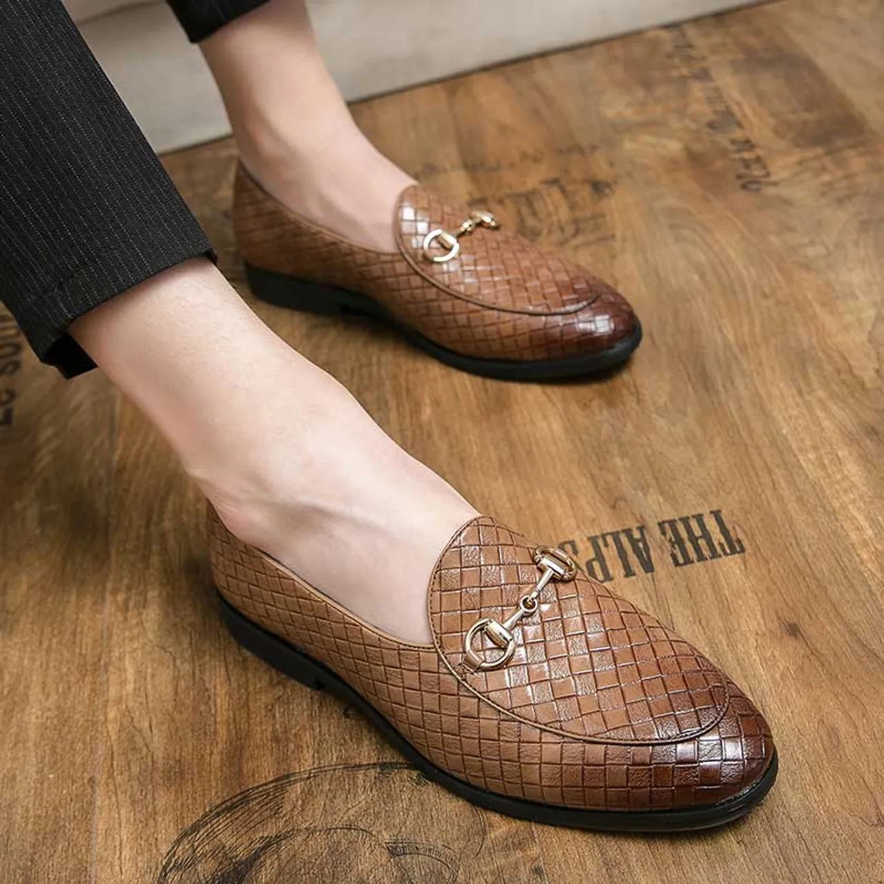 Brown retro weave accents metal buckle slip on dress shoe