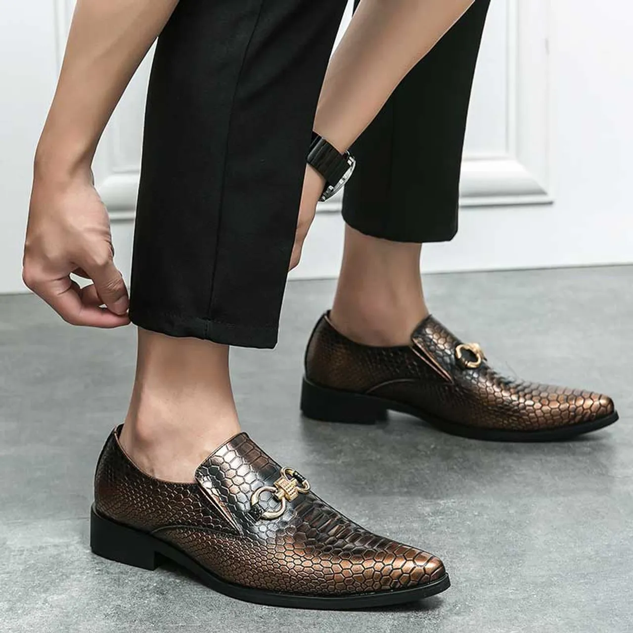 Brown snake skin pattern metal buckle slip on dress shoe