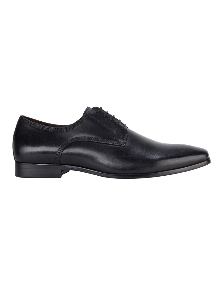 Jaunt Dress Shoe in Black