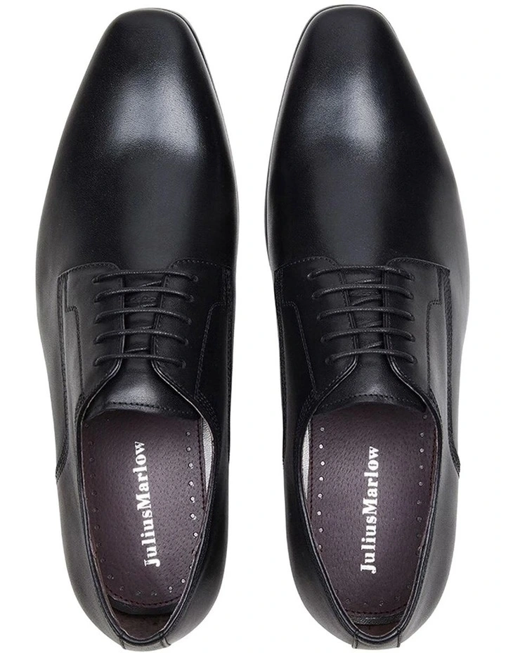 Jaunt Dress Shoe in Black