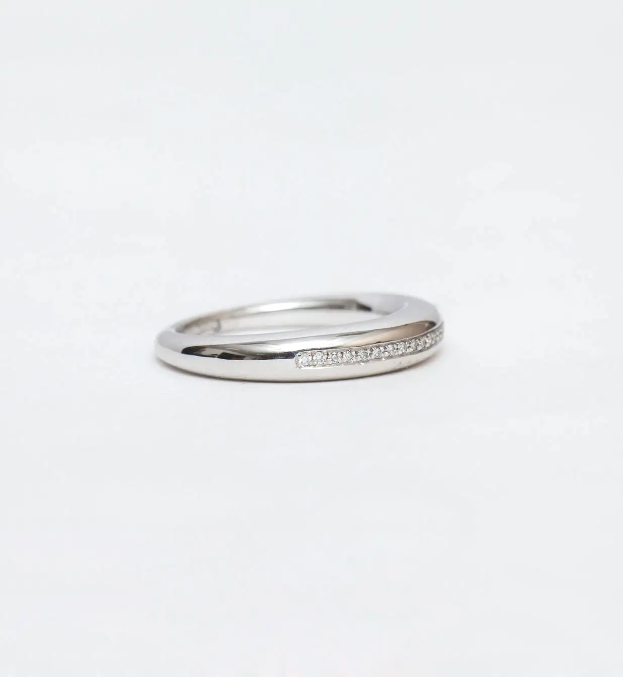 Single Line Pavé Rising Tusk Ring