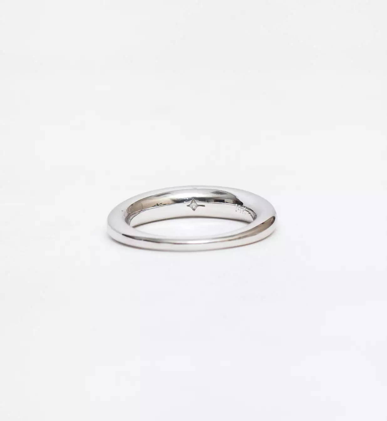 Single Line Pavé Rising Tusk Ring